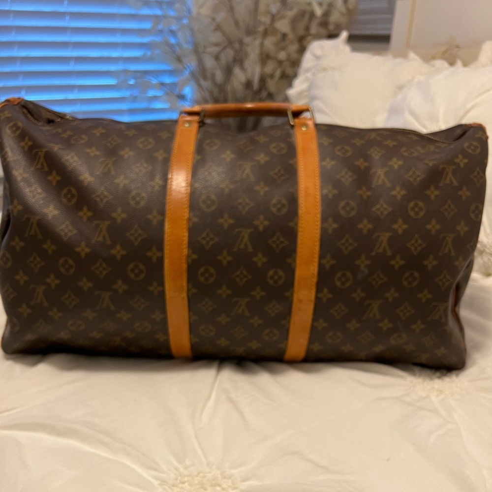 100% AUTHENTIC LOUIS VUITTON MONOGRAM KEEPALL 55
Vintage in good condition!! - Picture 3 of 8